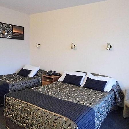 Westport Motor Hotel Екстер'єр фото